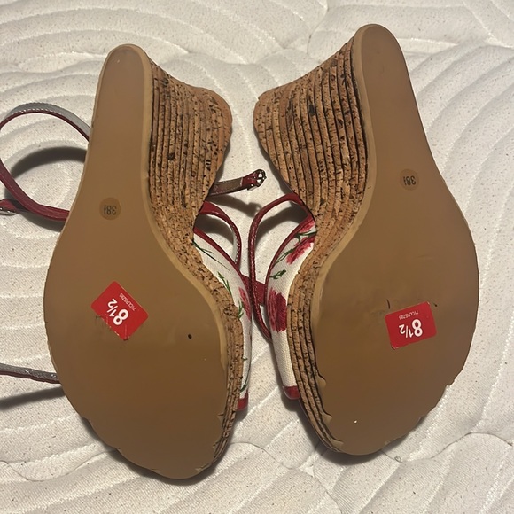 Authentic D&G wedges . Floral red and white … - Picture 3 of 4